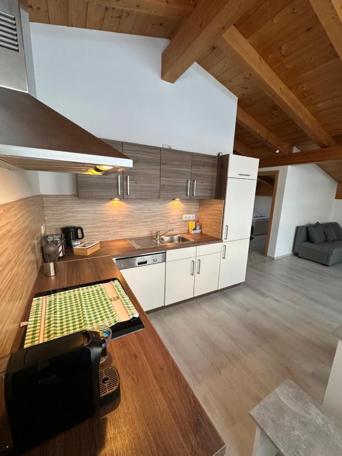 Leo Apart 2 Radfeld Exterior foto