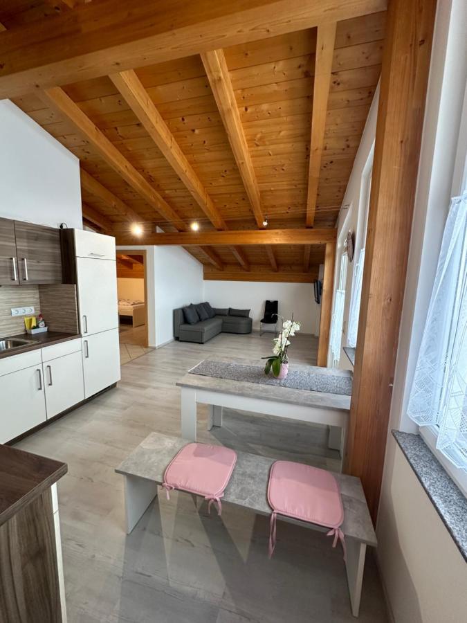 Leo Apart 2 Radfeld Exterior foto